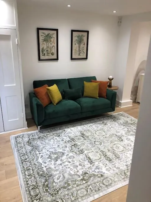 Feriehus 2Bd Mews House, Wanstead Villa London