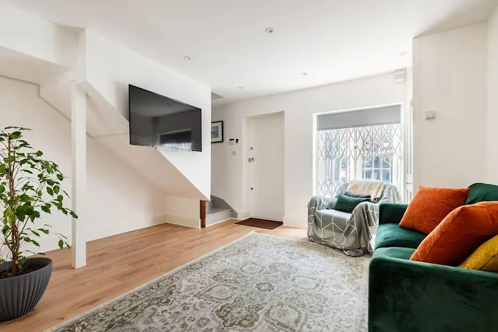 2Bd Mews House, Wanstead Villa London Holiday home