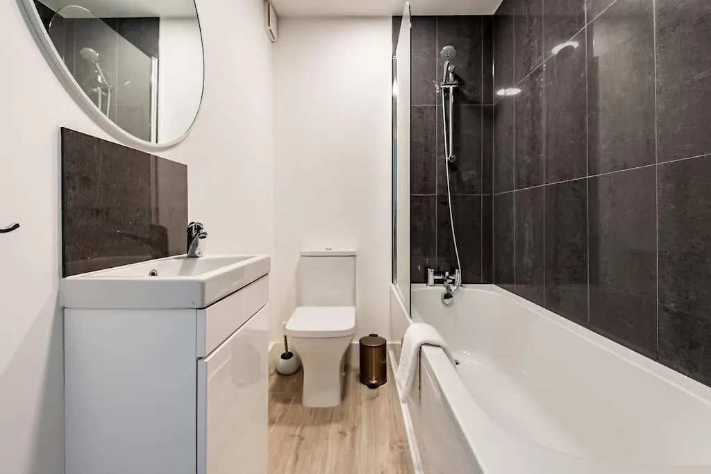 2Bd Mews House, Wanstead Villa London 0*,  United Kingdom