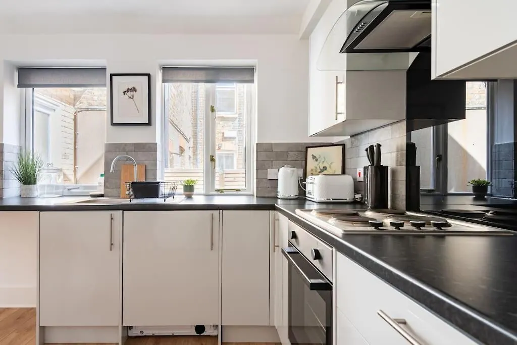2Bd Mews House, Wanstead Villa London 0*,  United Kingdom