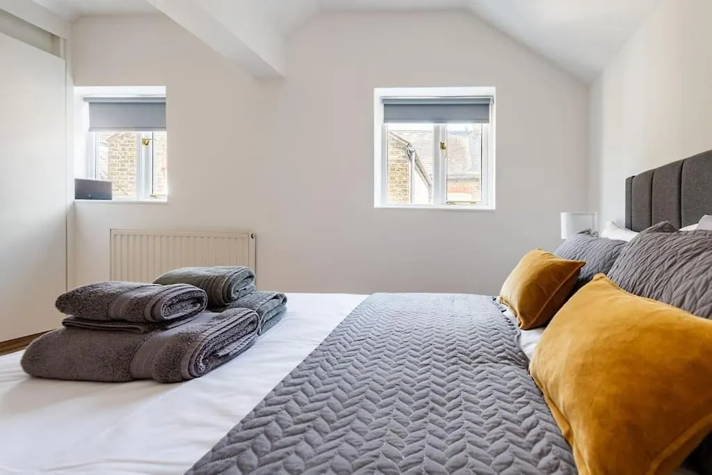 2Bd Mews House, Wanstead Villa London